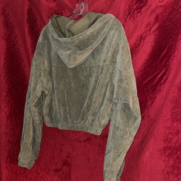 green jacket - Picture 3 of 5